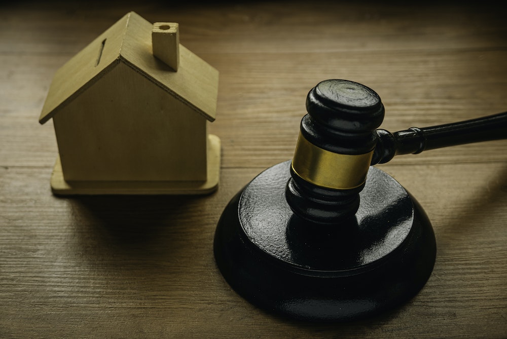 Comment choisir le bon établissement financier pour éviter un refus de prêt immobilier ?