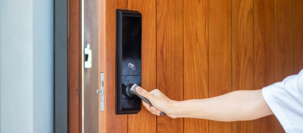 Comment assurer la qualité de l'accueil des locataires avec une conciergerie Airbnb ?